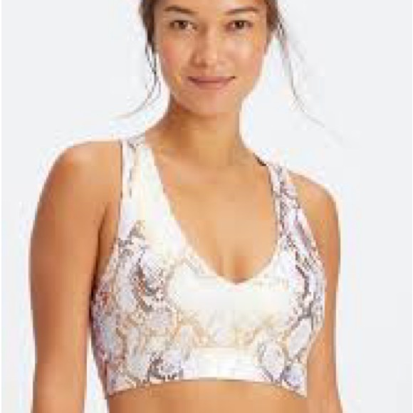 Fabletics Set: Legging + Sports Bra | White with Gold Foil - Picture 3 of 6